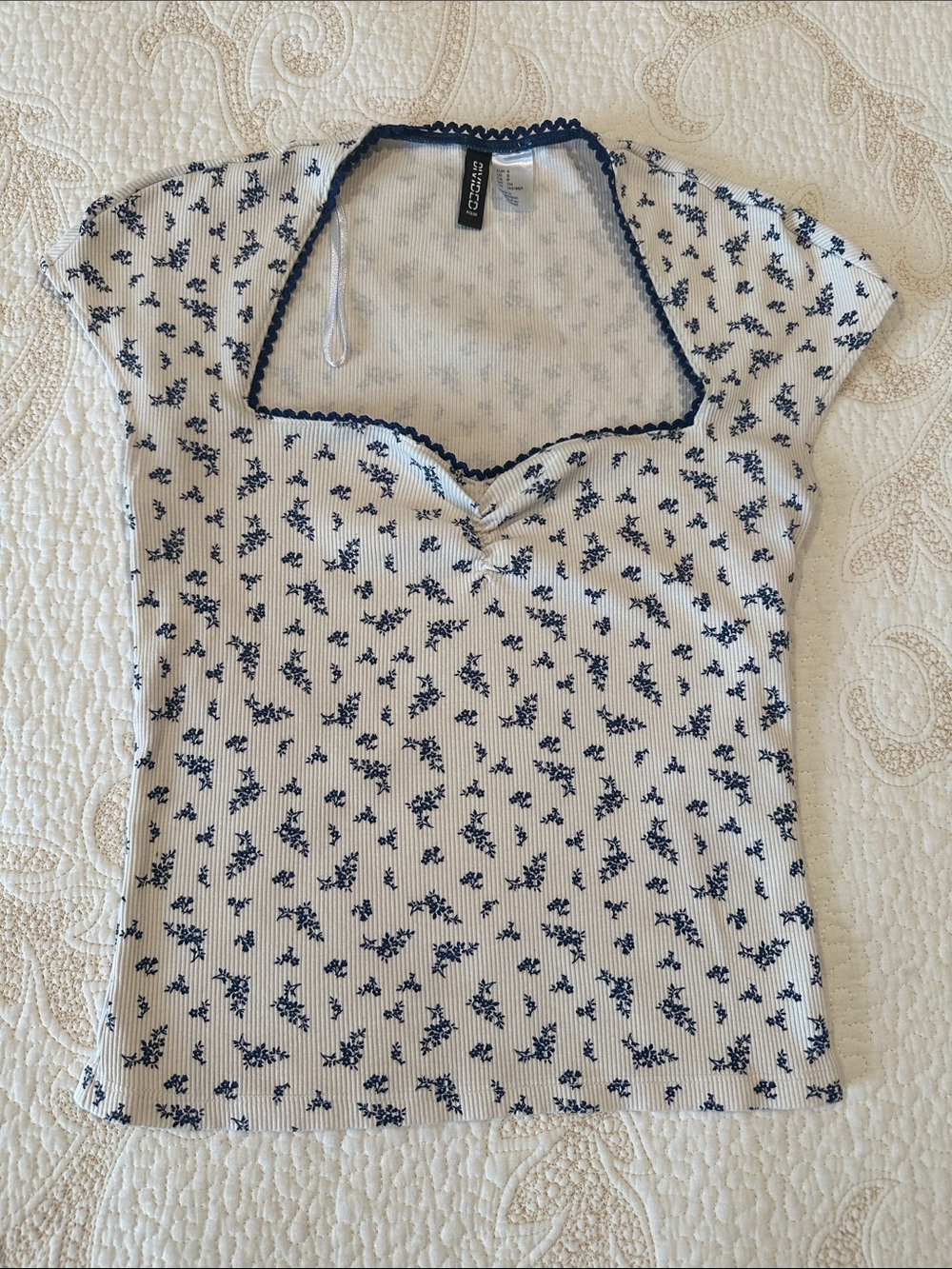 H&M White Ribbed Crop Top with Navy Floral Print